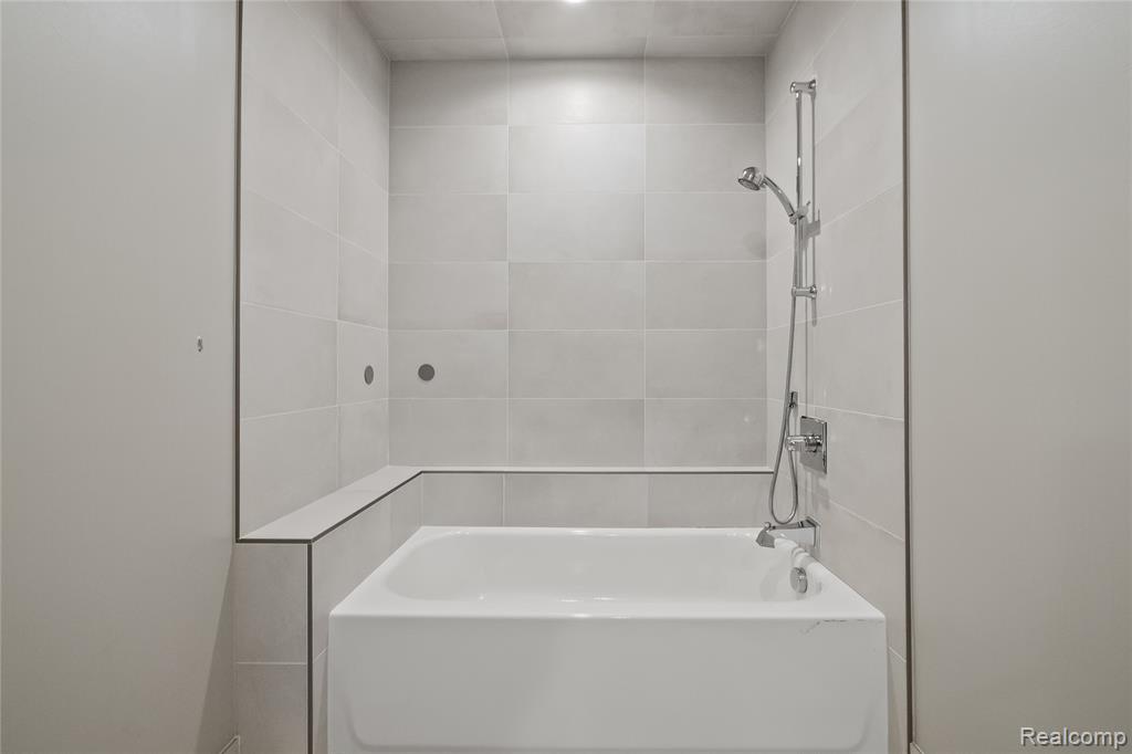 3824 Poppleton Court, Troy, MI 48084 — Photo 32