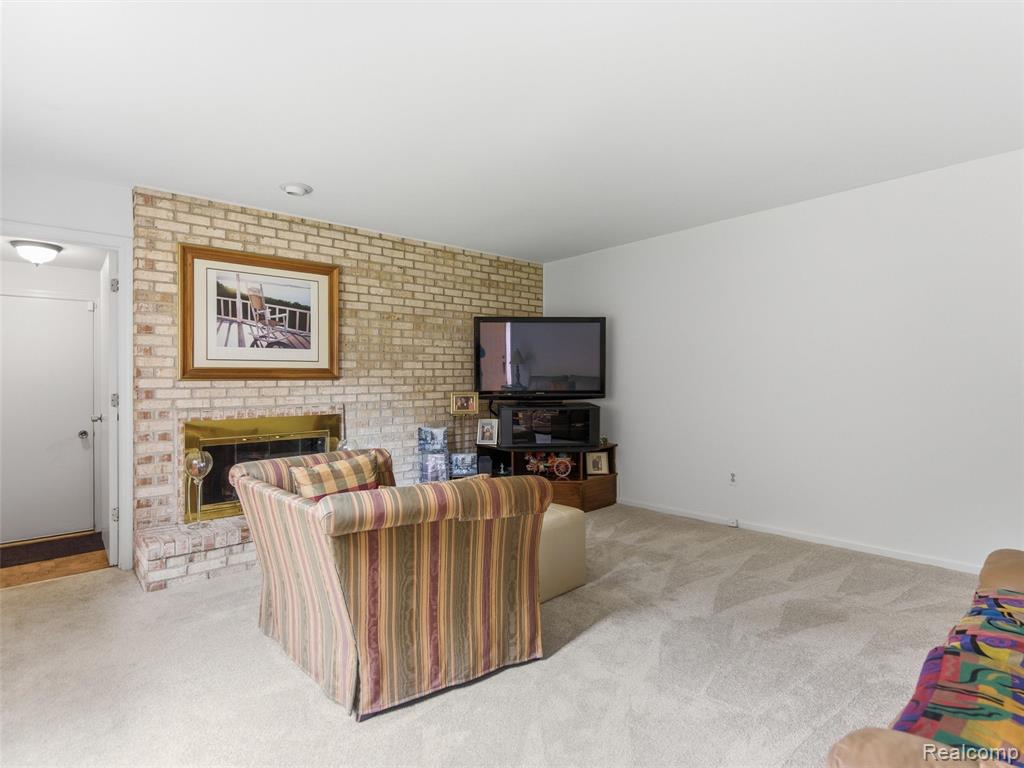 4261 Wabeek Lake Drive S, Bloomfield Hills, MI 48302 — Photo 17