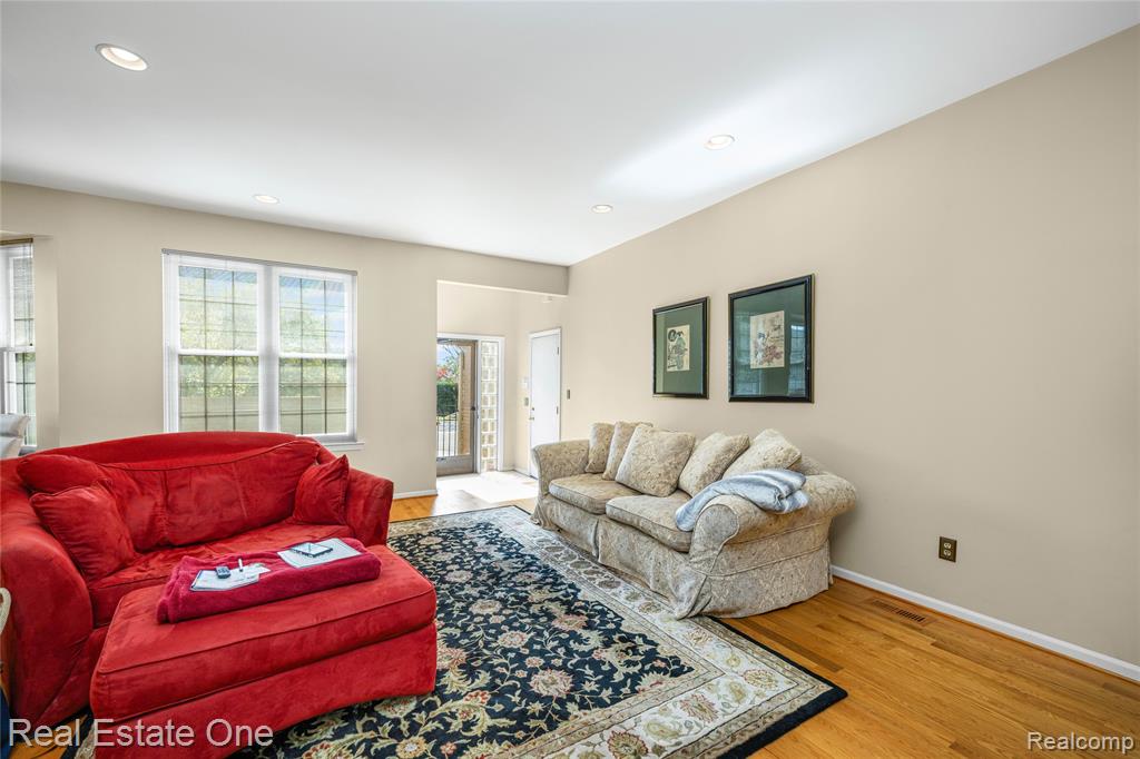 38494 Windsor, 54, Farmington Hills, MI 48331 — Photo 7