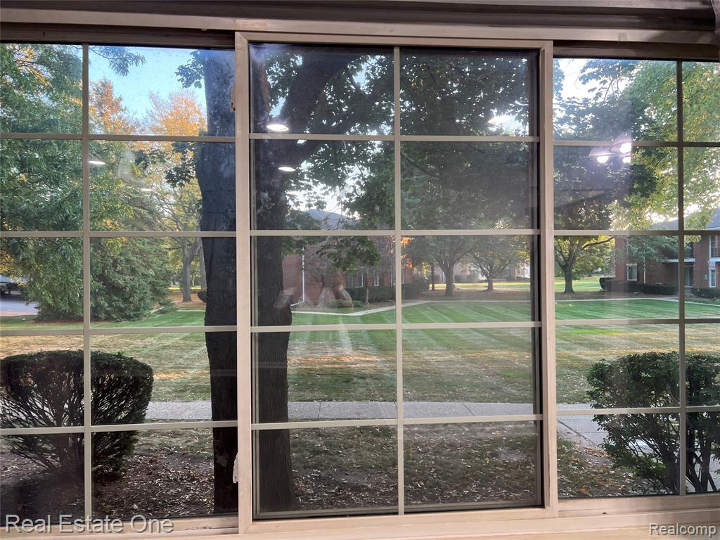 754 E Fox Hills Drive, Bloomfield Hills, MI 48304 — Photo 10