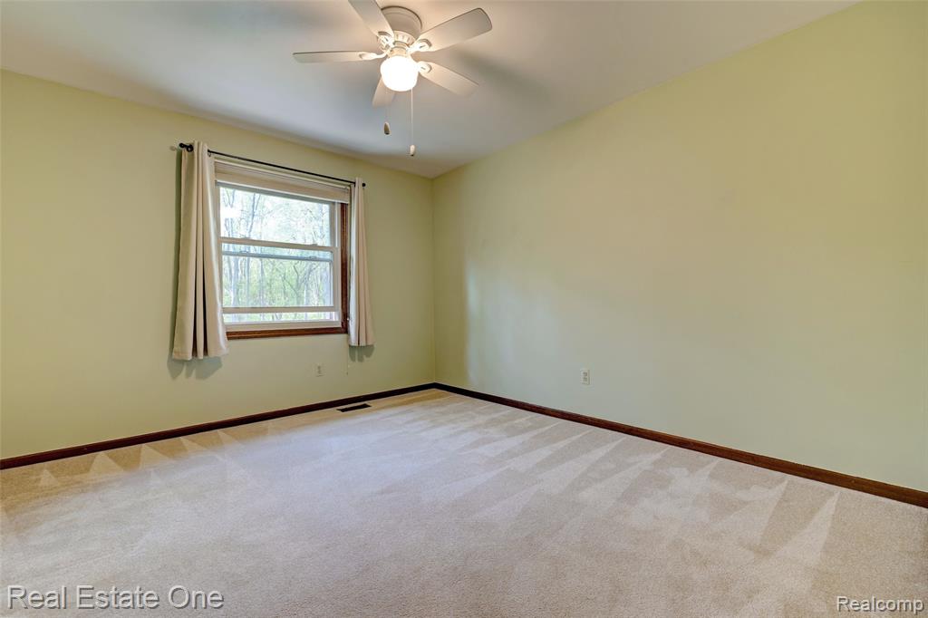 5370 Greenview Drive, Clarkston, MI 48348 — Photo 24