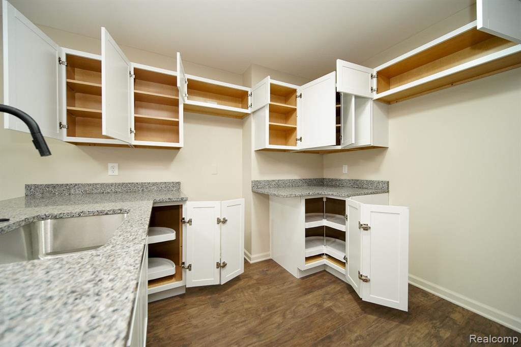 460 OAKGROVE, Clawson, MI — Photo 22