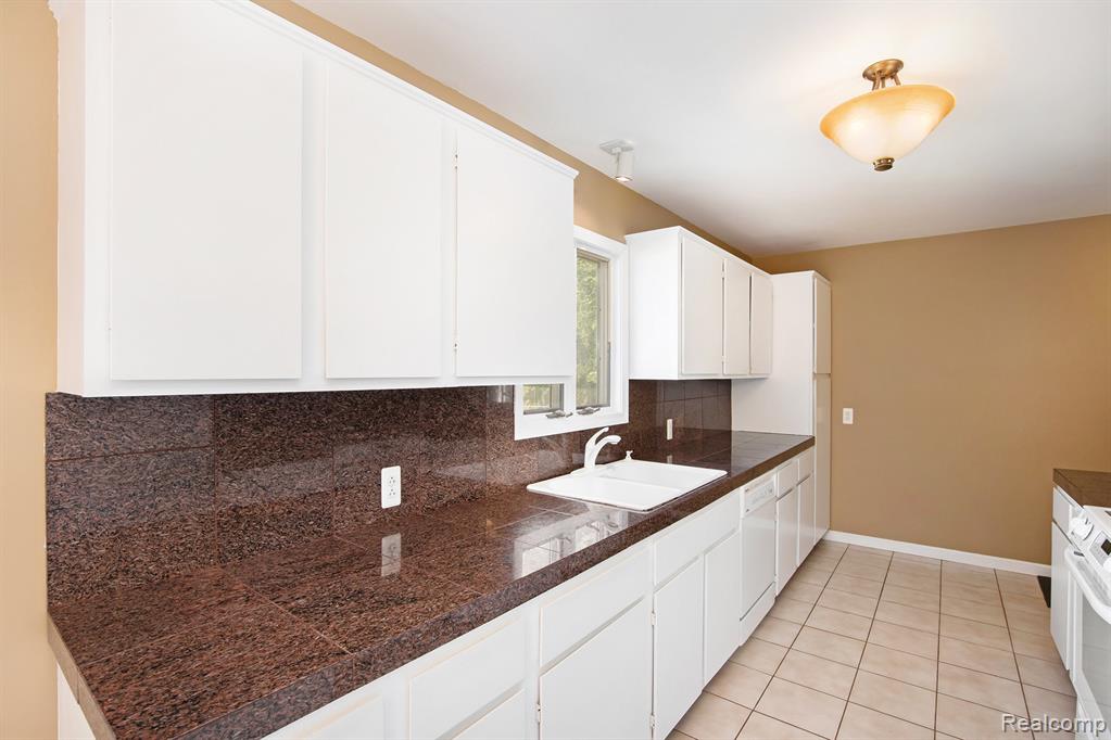 1714 Indian Road, Lapeer, MI 48446 — Photo 9