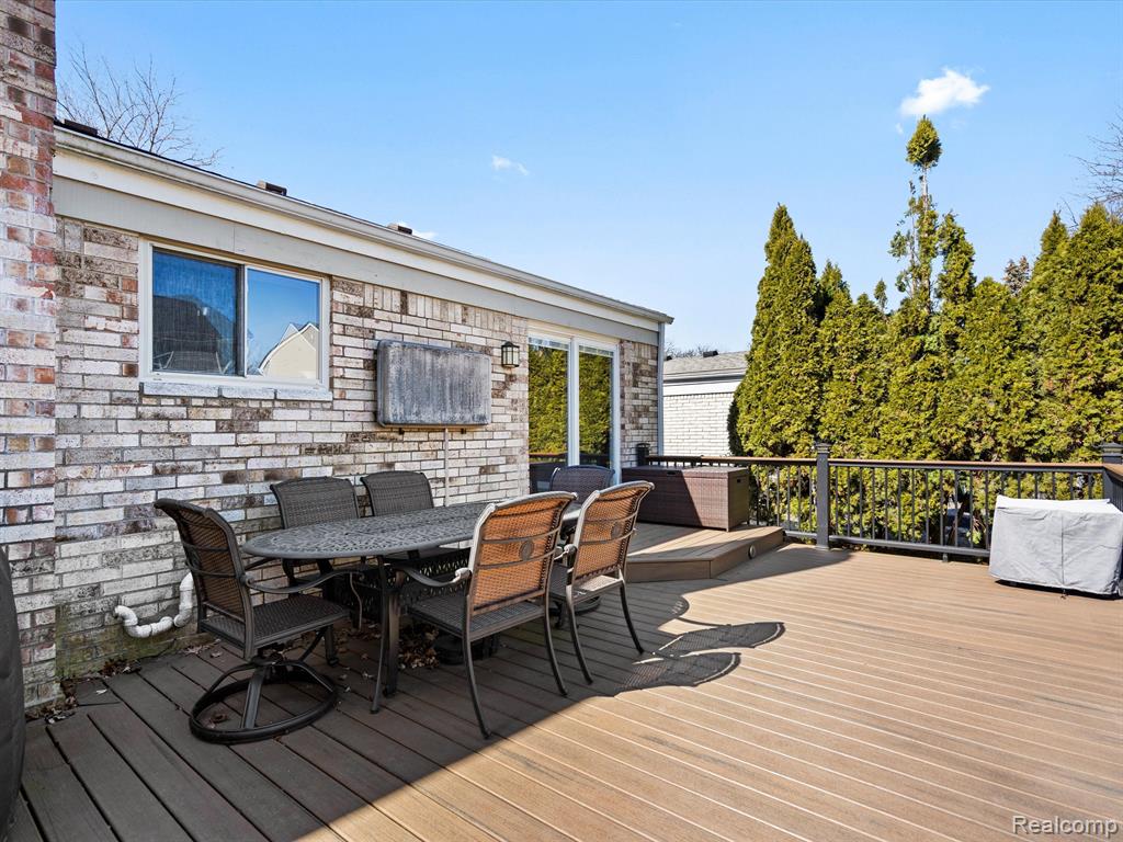 42268 SYCAMORE Drive, Sterling Heights, MI 48313 — Photo 39