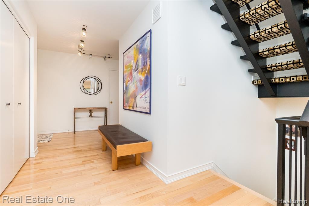7308 Creek View Circle, West Bloomfield, MI — Photo 10