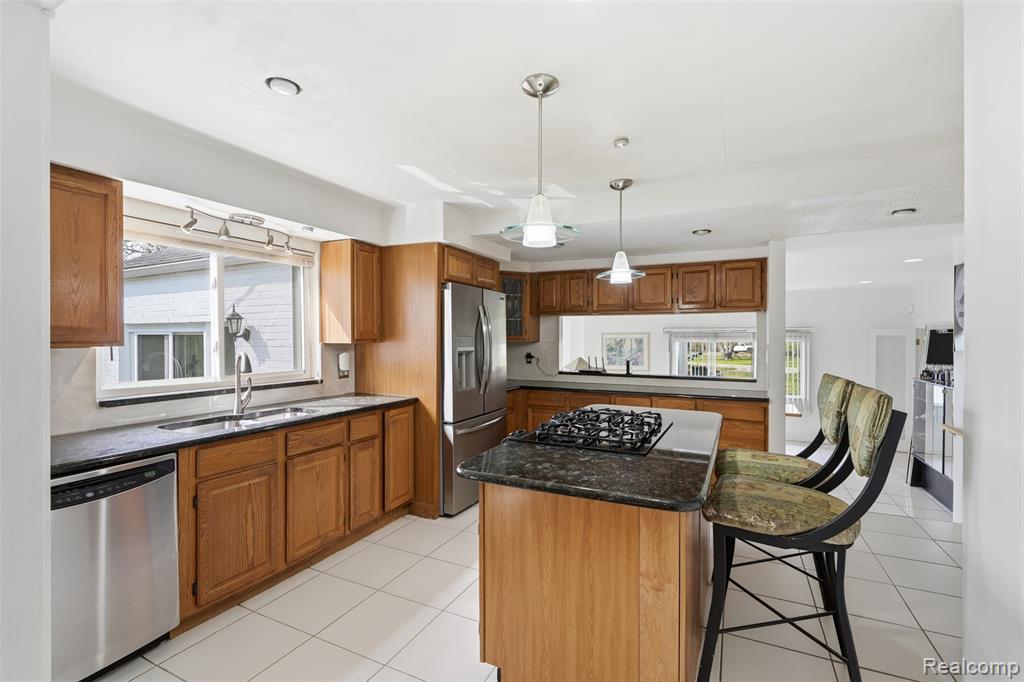 27881 Rackham Drive, Lathrup Village, MI 48076 — Photo 4