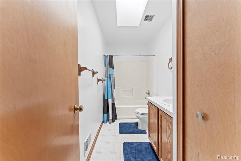 9160 Maplewood Drive, White Lake, MI — Photo 16