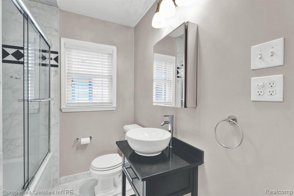 708 S Minerva Avenue, Royal Oak, MI 48067 — Photo 17