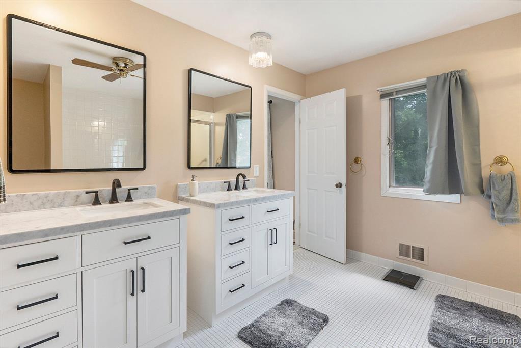4077 JUSTIN Court, Bloomfield Hills, MI 48302 — Photo 11