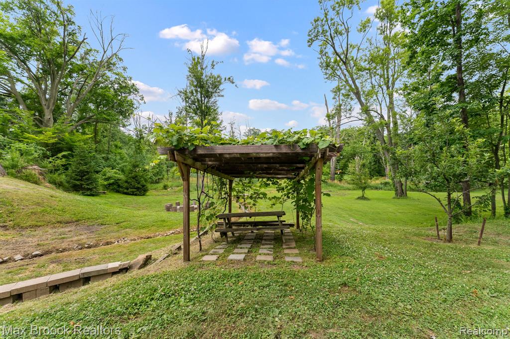 20403 Robinway Drive, Clinton Twp, MI 48036 — Photo 43