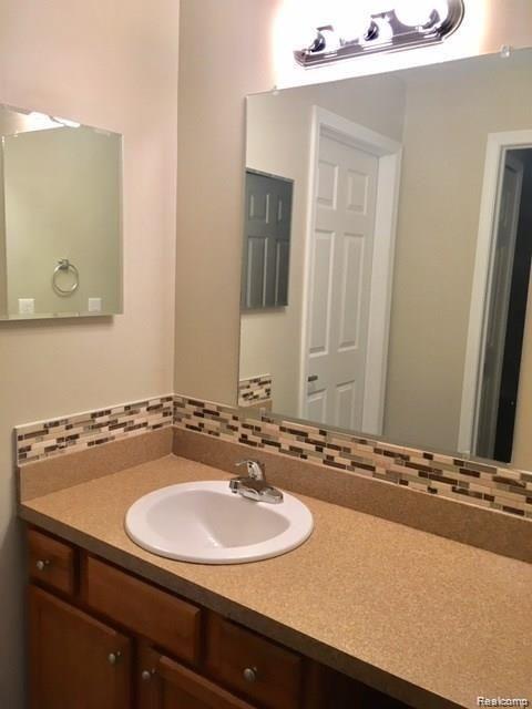 954 Bloomfield Village, Auburn Hills, MI 48326 — Photo 11