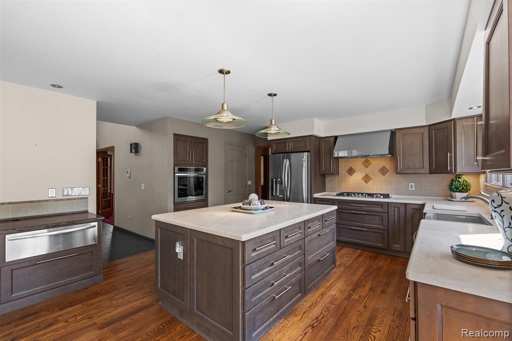 561 Valley Drive, Milford, MI 48381 — Photo 18