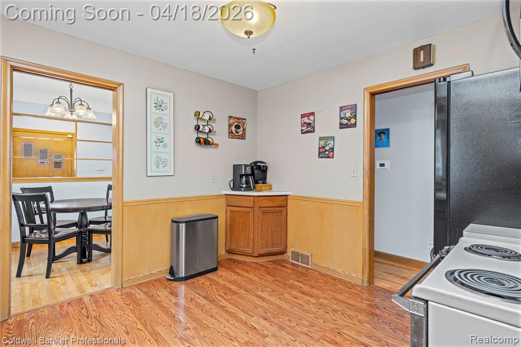 1544 Dorthen Avenue, Grosse Pointe Woods, MI 48236 — Photo 19