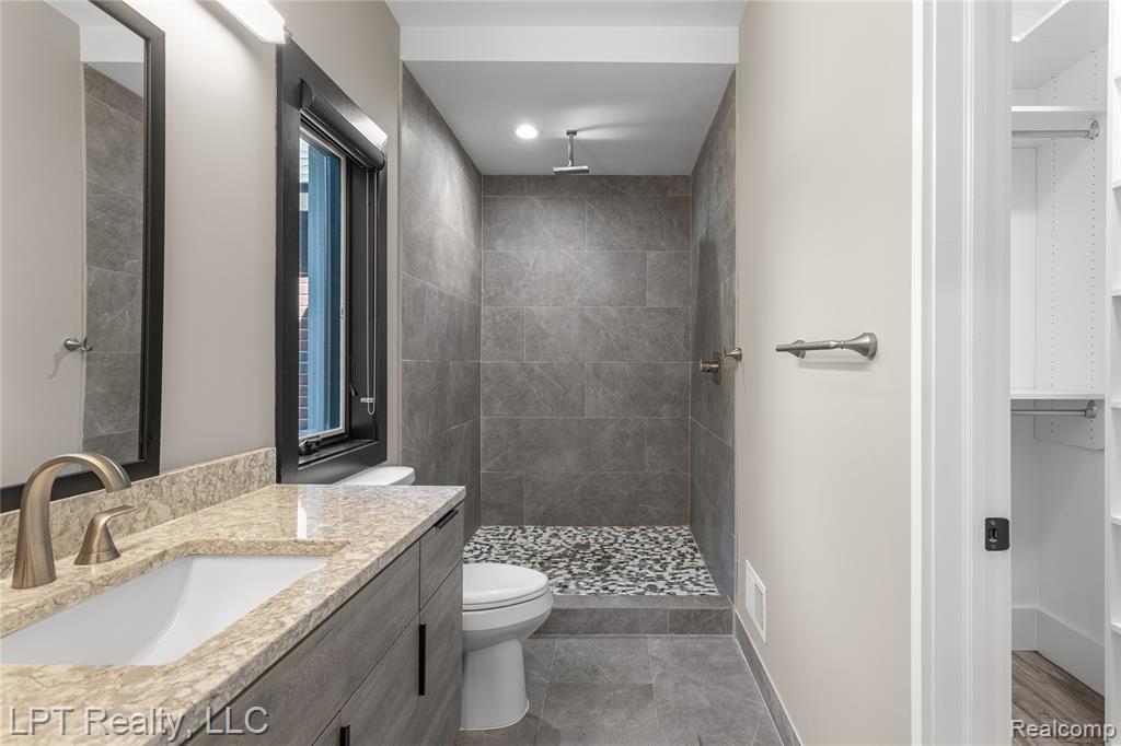 5029 Forest Valley Drive, Clarkston, MI 48348 — Photo 41
