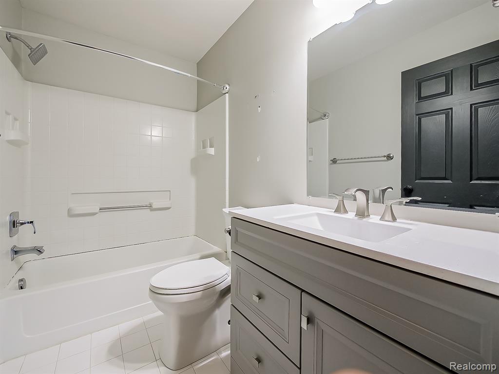 406 Old Pine Way, Walled Lake, MI 48390 — Photo 18