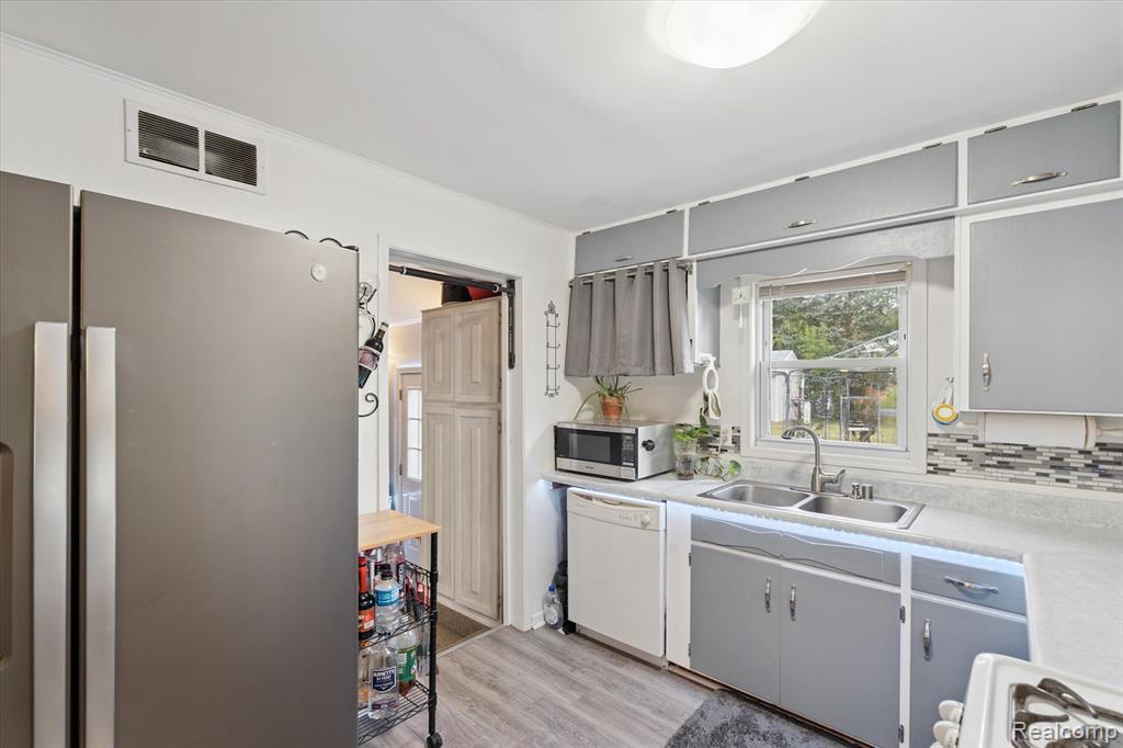885 E Northfield Avenue, Pontiac, MI 48340 — Photo 10