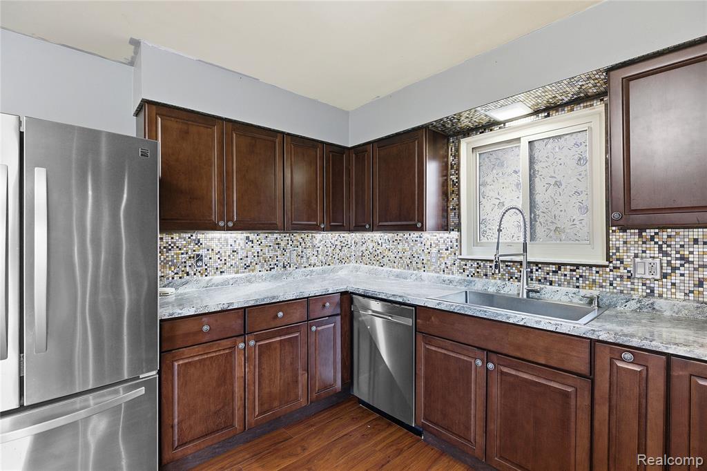 6230 Barker Drive, Waterford, MI 48329 — Photo 9