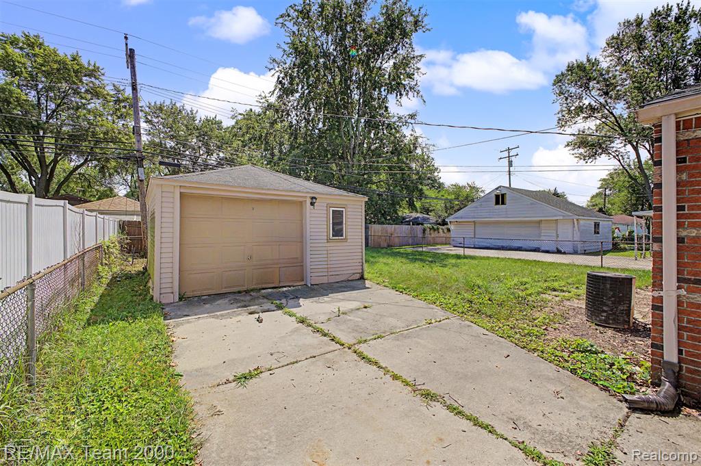 4947 Roosevelt Boulevard, Dearborn Heights, MI 48125 — Photo 23