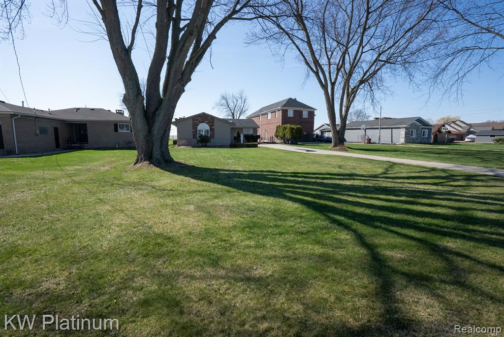 48218 Harbor Drive, Chesterfield, MI 48047 — Photo 24