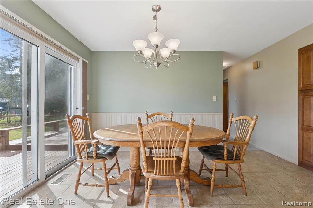 2436 Woodlawn Street, Wolverine Lake, MI 48390 — Photo 11
