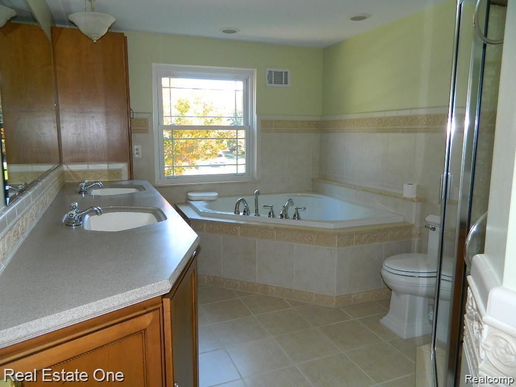 6927 Northpoint Drive, Troy, MI 48085 — Photo 24