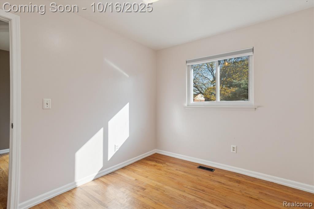 6439 Huntleigh Street, Garden City, MI — Photo 24