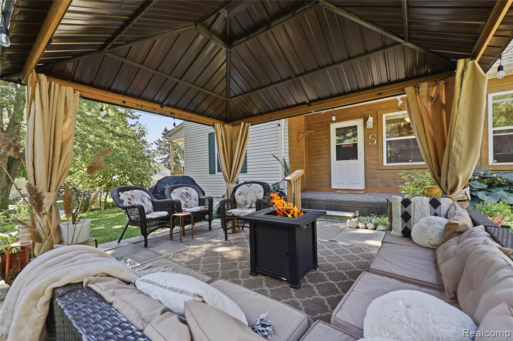 806 S 10th Street, St. Clair, MI 48079 — Photo 36
