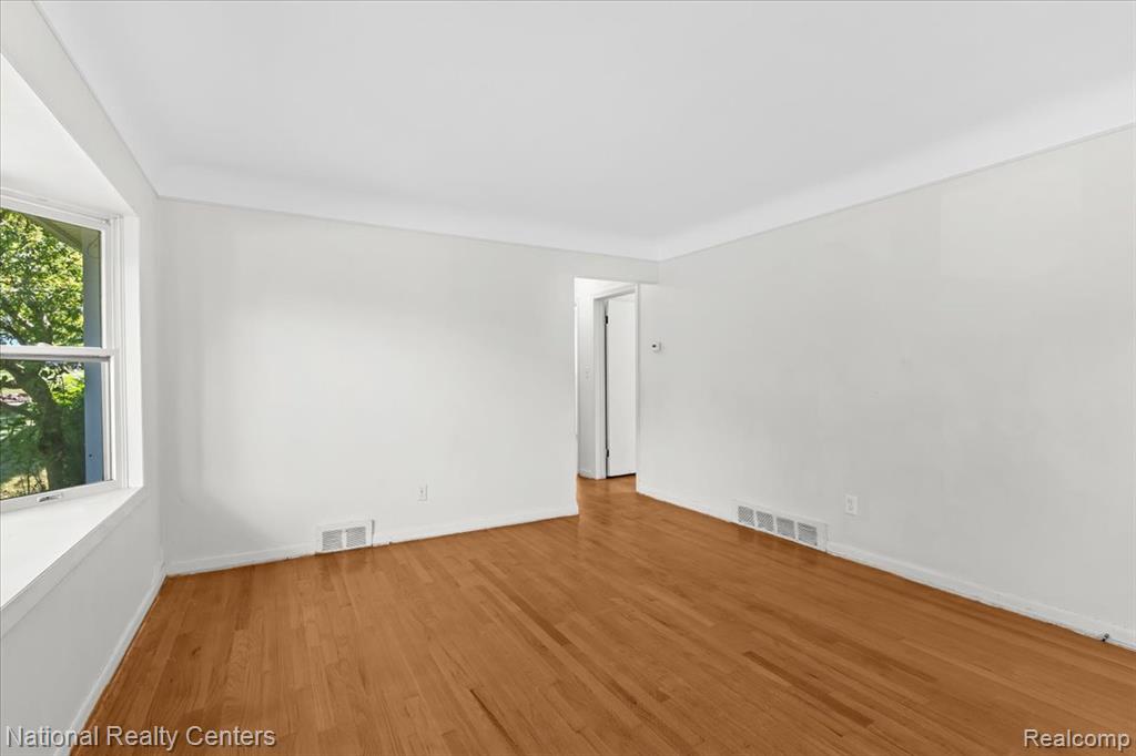 861 Squire Lane, Milford, MI 48381 — Photo 10