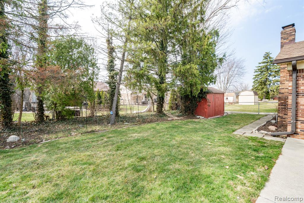 47303 Nola Drive, Macomb, MI 48044 — Photo 24