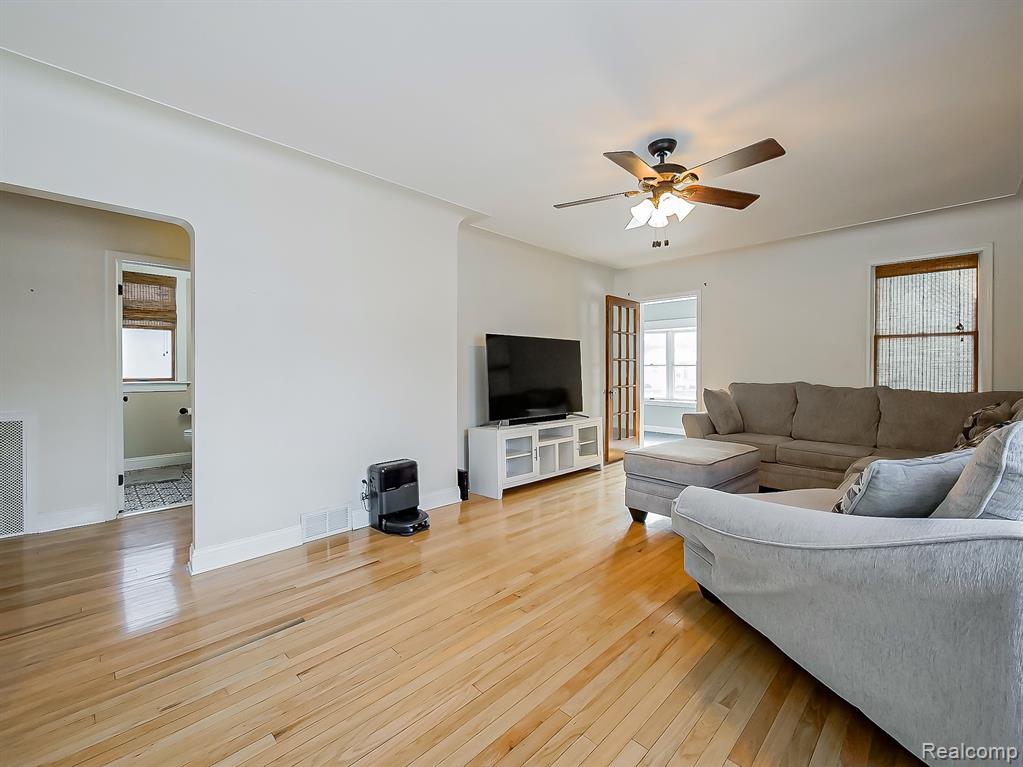 124 Leroy Avenue, Clawson, MI — Photo 3