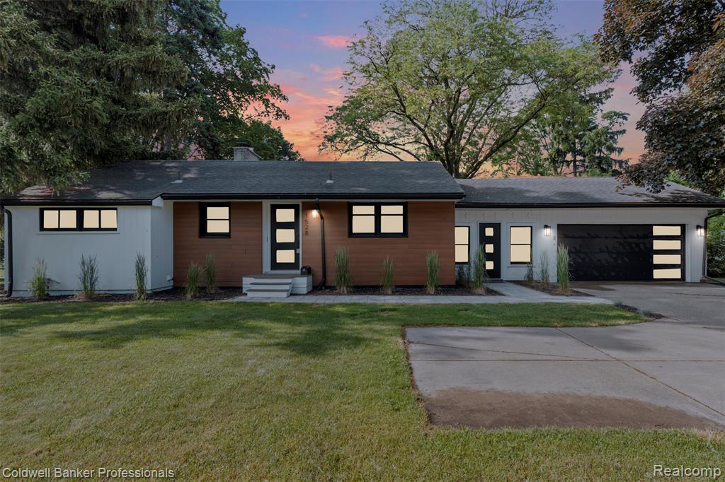 1528 E Maple Road, Birmingham, MI 48009