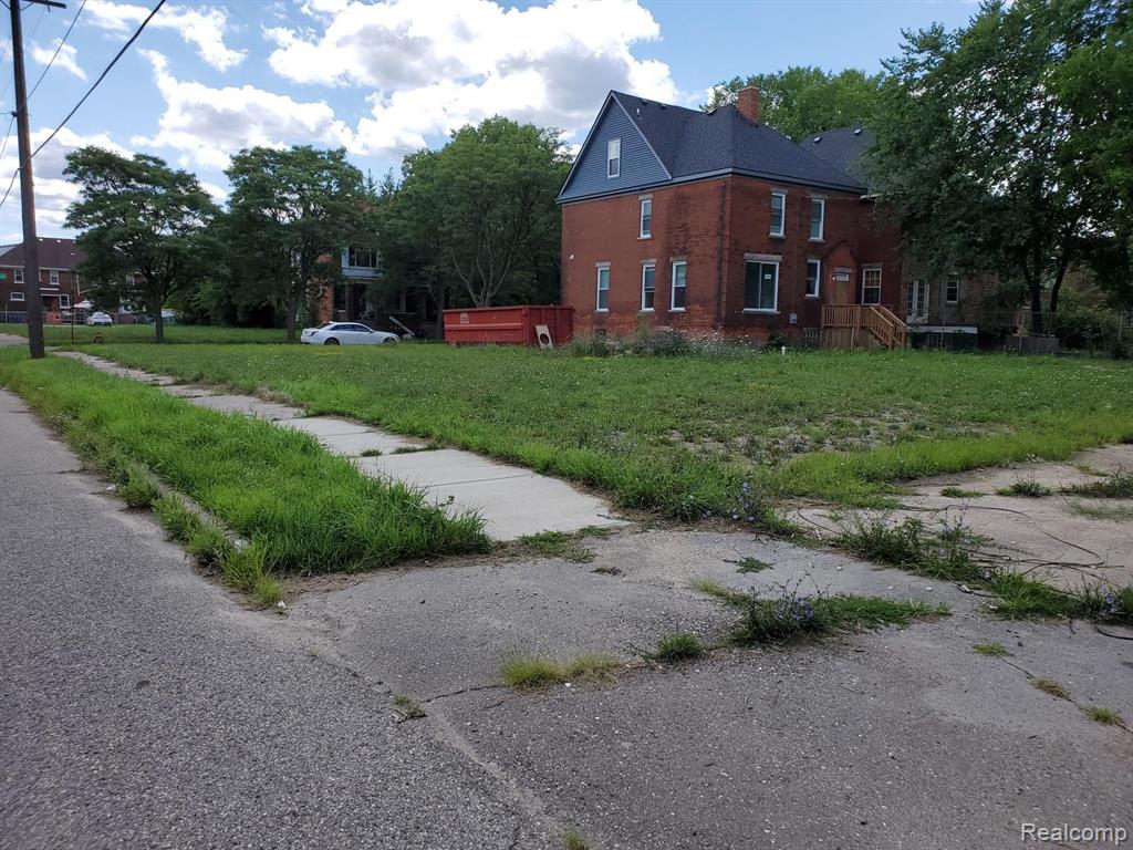 8261 BRUSH, Detroit, MI 48202 — Photo 5