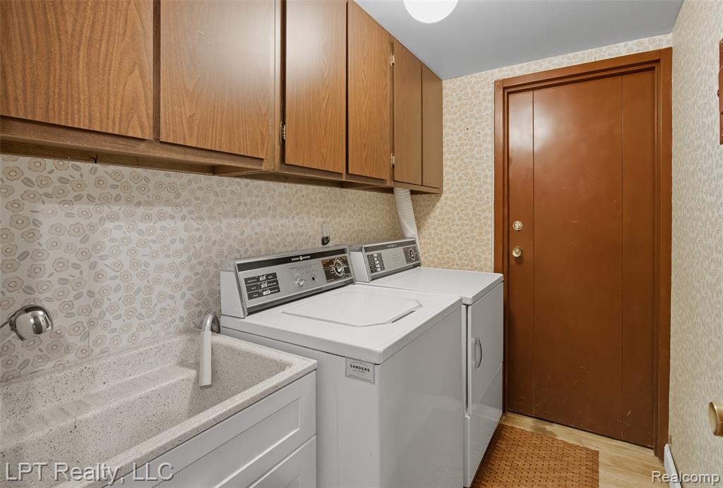 8715 Kennedy Circle, 1, Warren, MI 48093 — Photo 2
