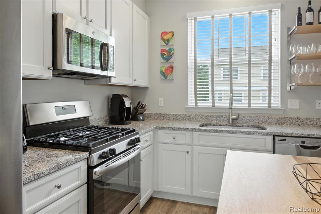 3317 Parkways Boulevard, Auburn Hills, MI 48326 — Photo 16