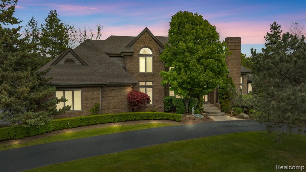 6127 WINCLIFF Drive, West Bloomfield, MI — front exterior