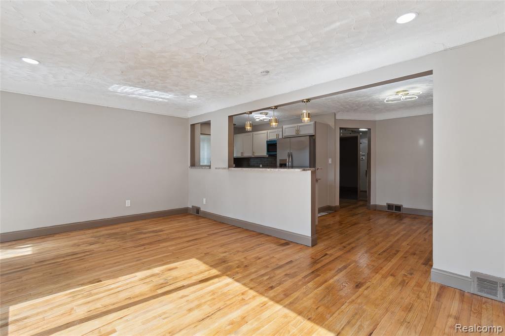 9585 Asbury Park, Detroit, MI 48227 — Photo 8