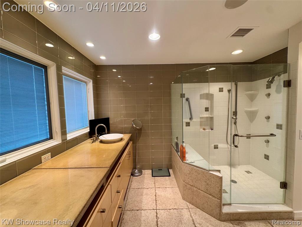 30604 Ramblewood Club Drive, Farmington, MI 48331 — Photo 22
