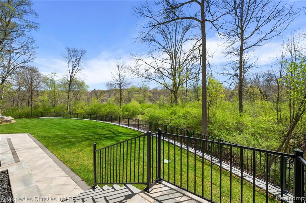 1071 Woodbridge Lane, Rochester, MI 48306 — Photo 58