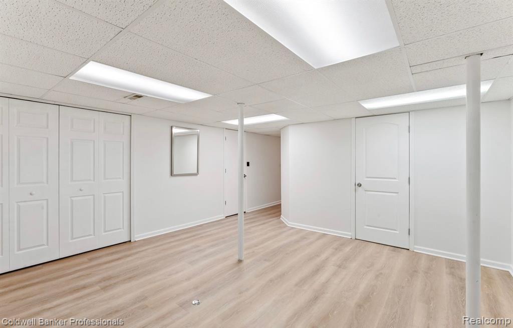 708 Preston Court, Rochester Hills, MI 48307 — Photo 18