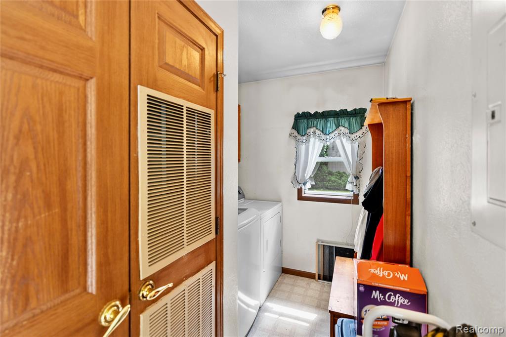 5206 Lippincott Boulevard, Burton, MI 48519 — Photo 19