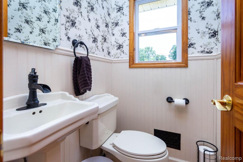 6345 Lanman Drive, Waterford, MI 48329 — Photo 34