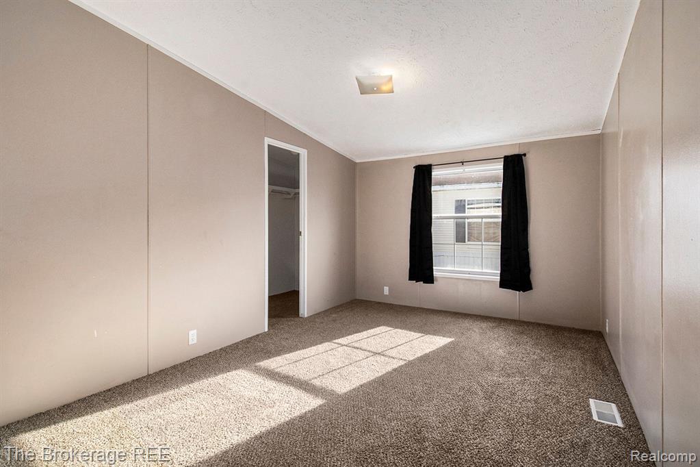 8448 Barkwood Circle, Fenton, MI 48430 — Photo 14