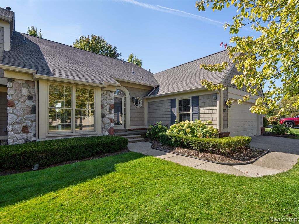 718 Upper Scotsborough Way, Bloomfield Hills, MI 48304 — front exterior