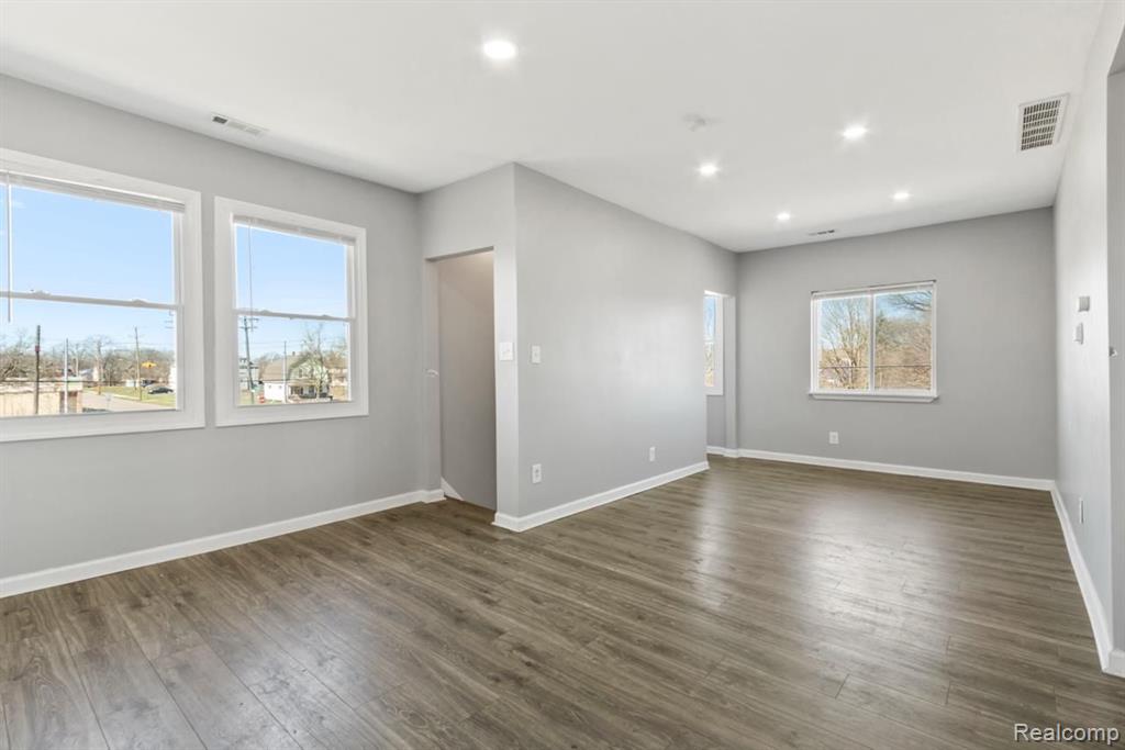 9340 MOFFAT Street, Detroit, MI 48213 — Photo 5
