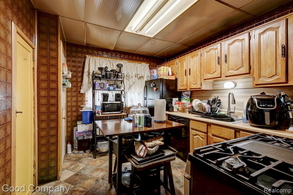 8339 CARRIE Street, Detroit, MI 48211 — Photo 20