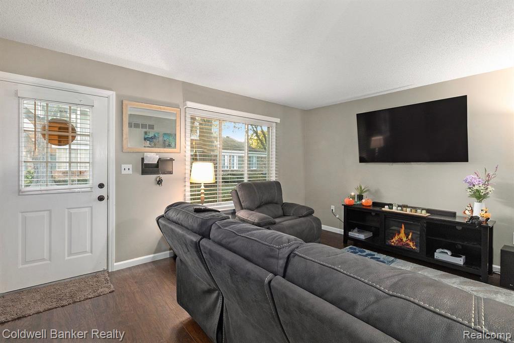 1807 WICKHAM Street, Royal Oak, MI 48073 — Photo 6