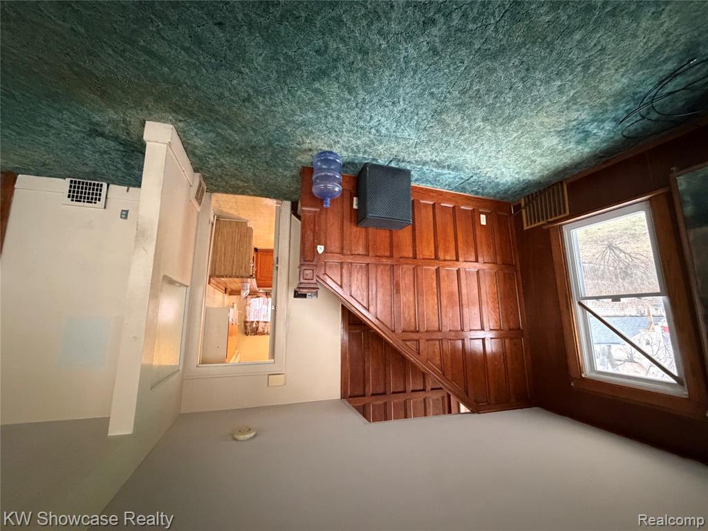 24 S Roselawn Street, Pontiac, MI 48342 — Photo 7