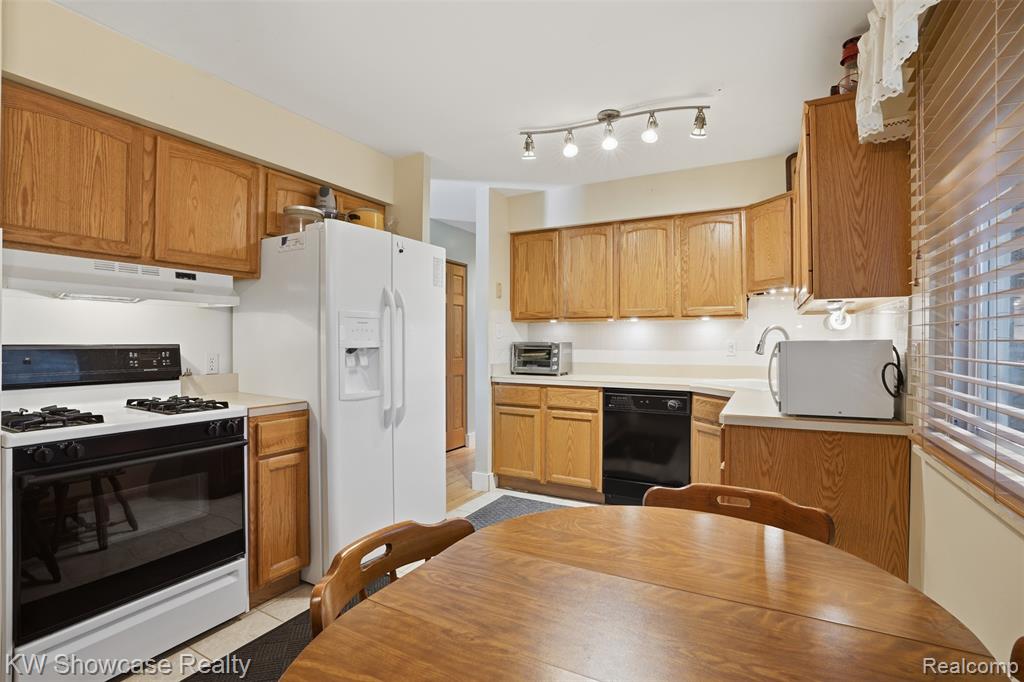 31167 Maplewood Street, Garden City, MI — Photo 11