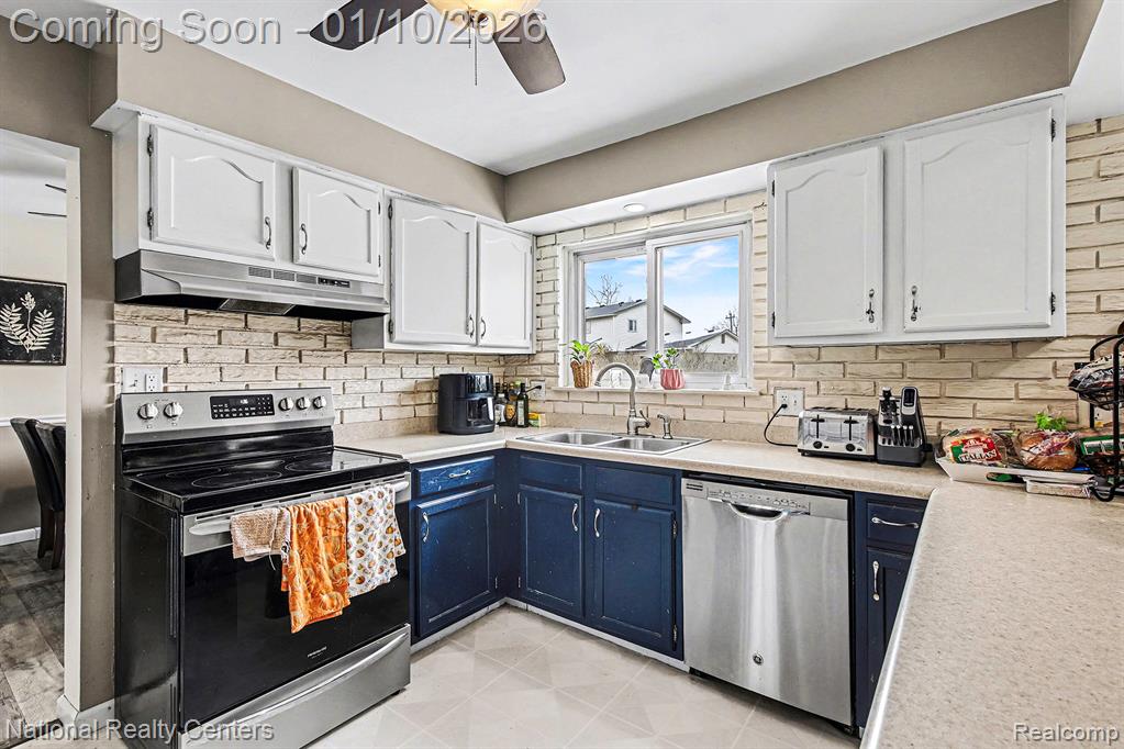24840 Cabot Drive, Woodhaven, MI 48183 — Photo 10