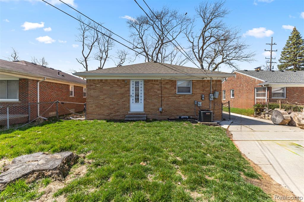 7312 Colonial Street, Dearborn Heights, MI 48127 — Photo 33